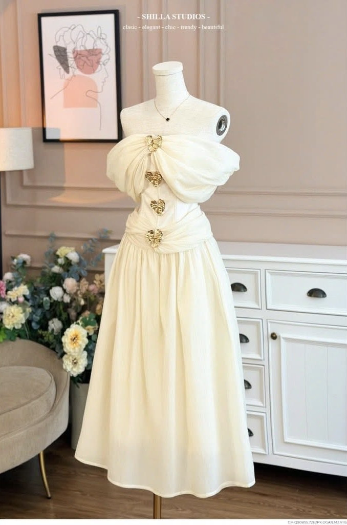 https://vayhoasim.vn/Đầm trễ vai tag hoa SHILLA - Size S - Mã KESK066