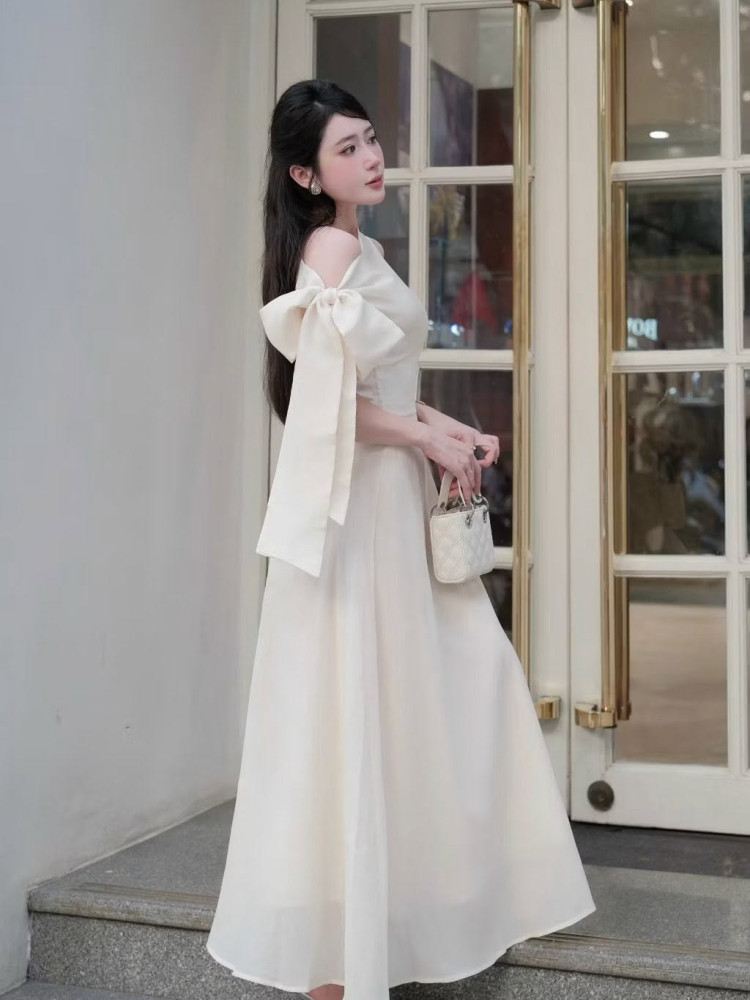 Đầm tơ xòe dài cột nơ chéo vai Size S -Mã  KESK038