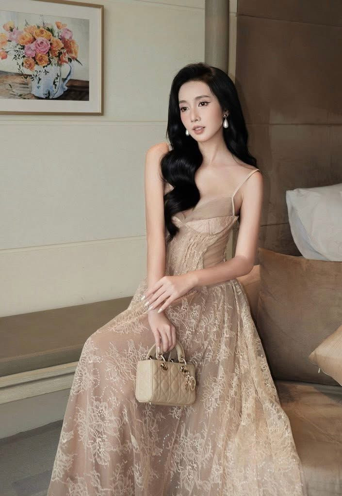 https://vayhoasim.vn/Đầm 2 dây xòe lưới màu nude - Size M - Mã NUMK190