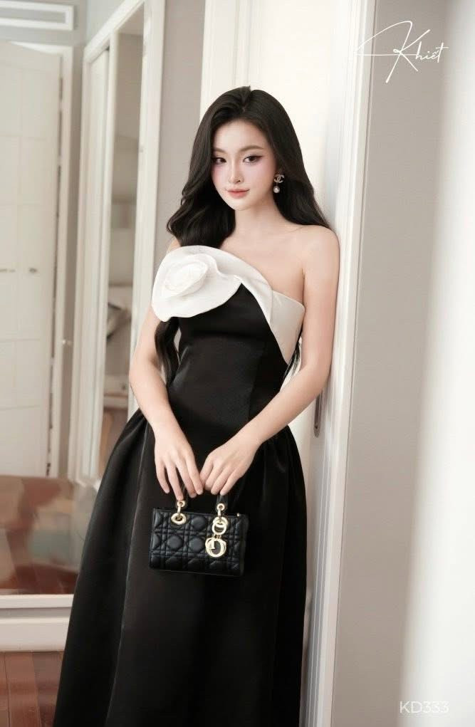 https://vayhoasim.vn/Đầm cúp ngực đính hoa xoắn KHIET - Size S - Mã DESK187