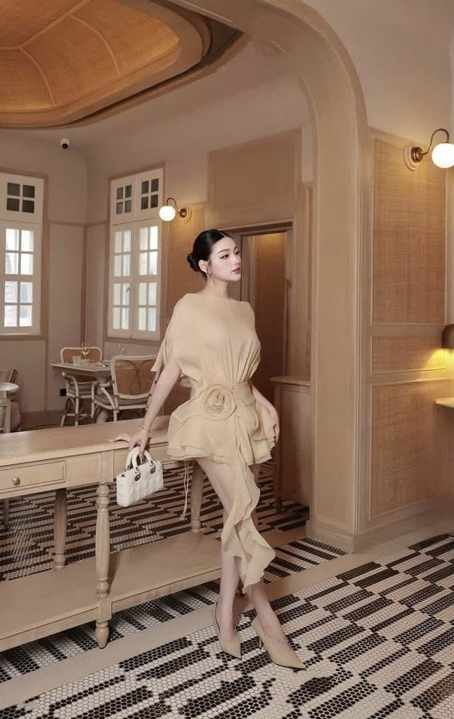 https://vayhoasim.vn/Đàm ngắn xòe tag hoa tua rua - Size S - Mã NUSK070