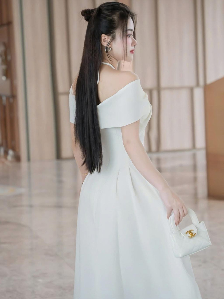 https://vayhoasim.vn/Đầm trễ vai dây cột cổ SHILLA - Size L - Mã TRLK048