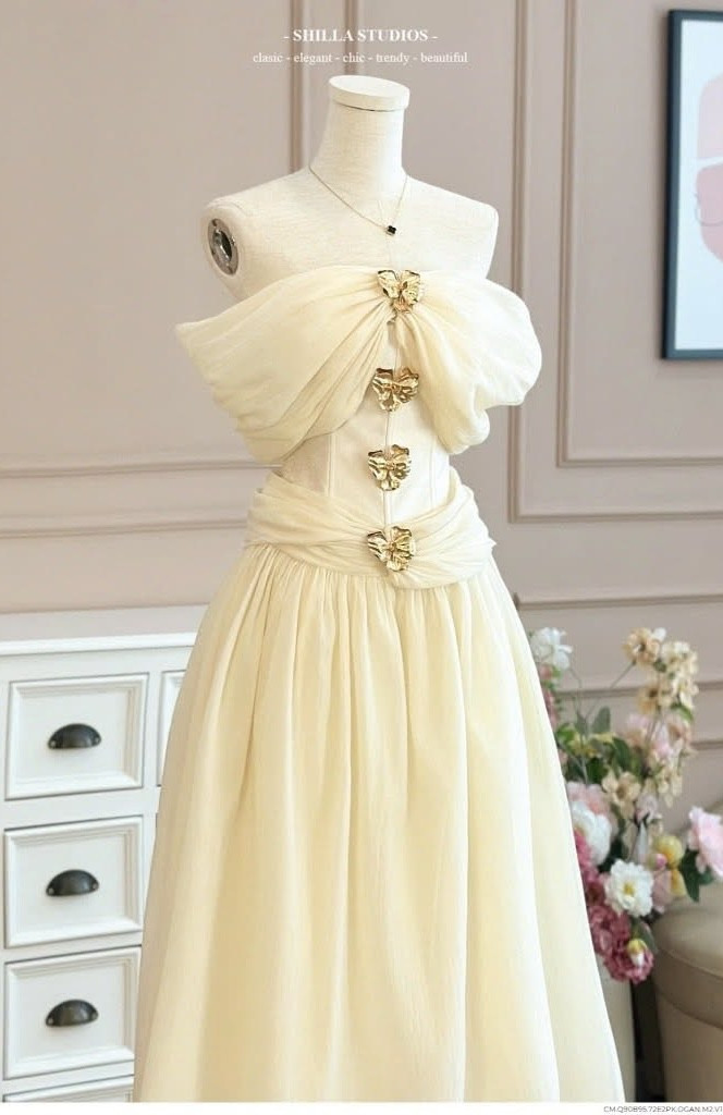 https://vayhoasim.vn/Đầm trễ vai tag hoa SHILLA - Size S - Mã KESK066