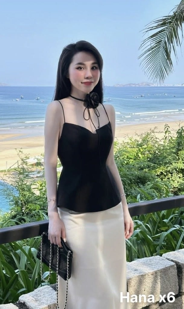 https://vayhoasim.vn/Set áo dây chân váy lụa Size S- mã DESK105